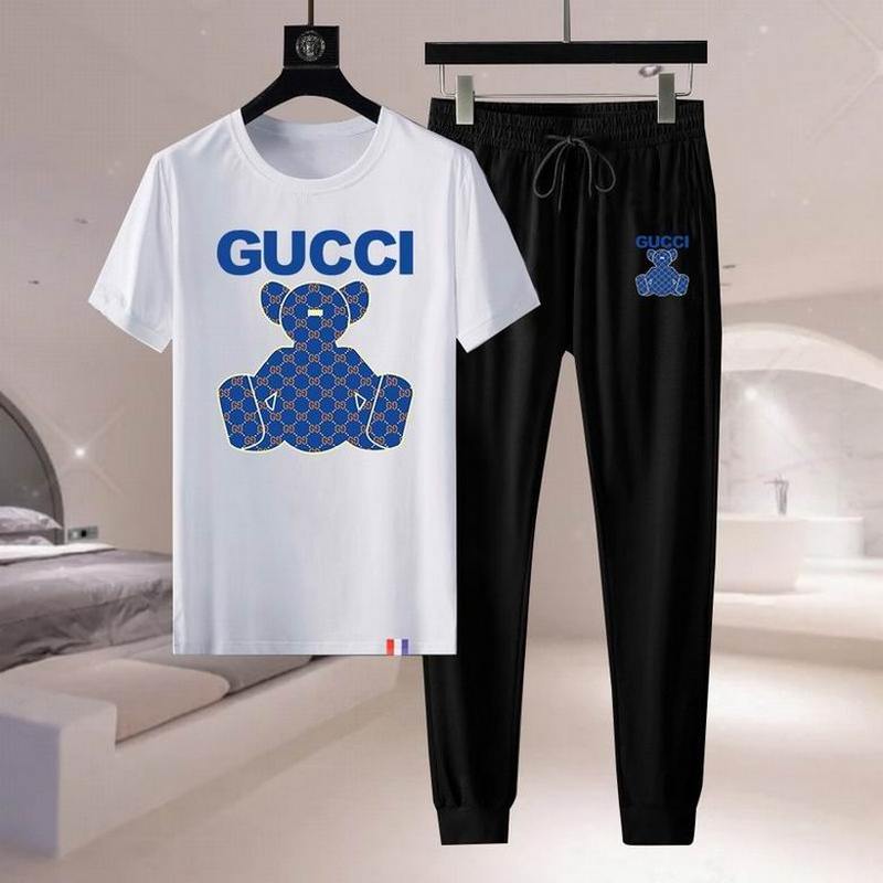 Gucci Men's Suits 683